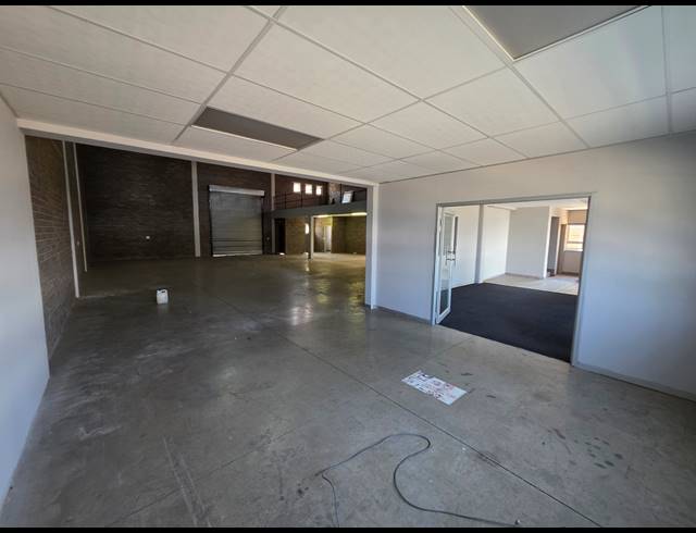 450M² WAREHOUSE TO LET IN STORMILL
